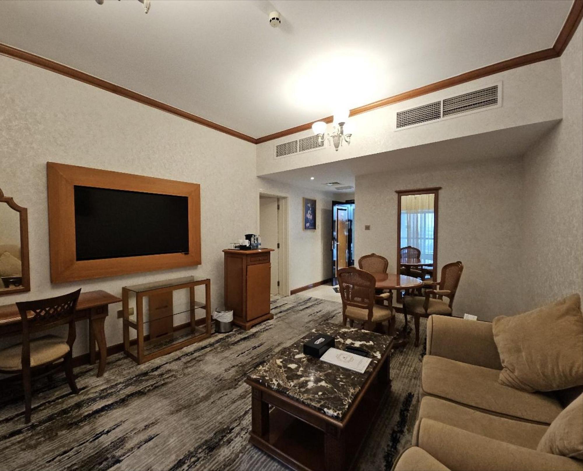 Royal Concorde Hotel & Suite Dubai Exterior photo